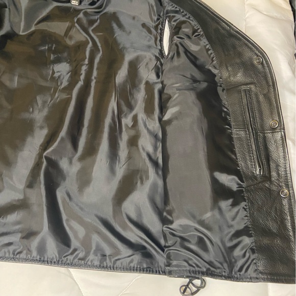 Black Leather Motorcycle Vest Men’s M. Conceal to carry pockets - Picture 9 of 10